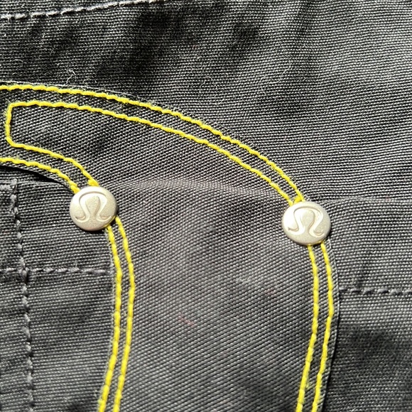 Lululemon Vintage black crops guesstimate size 10, see measurements - Picture 6 of 8